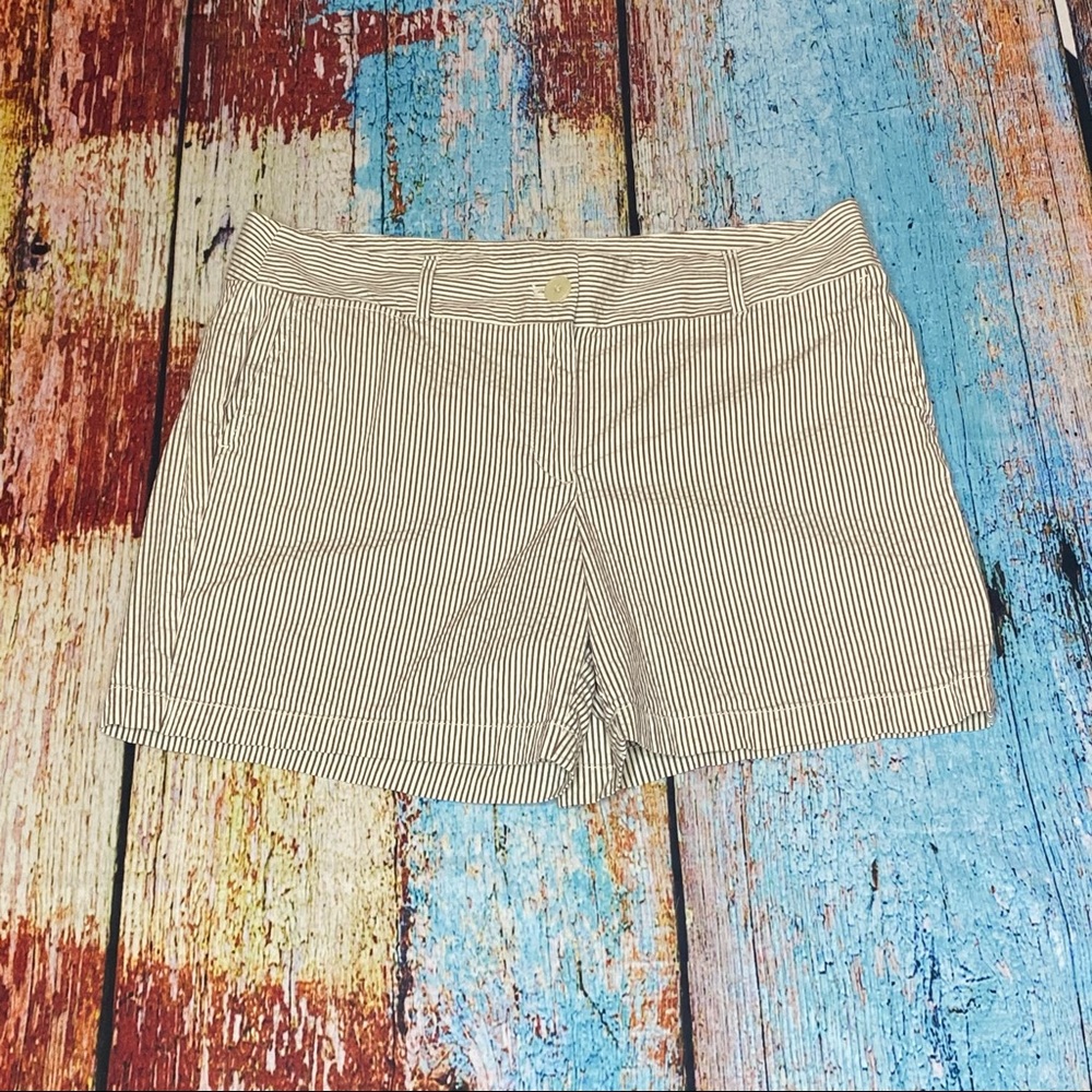 Ann Taylor LOFT seersucker striped short Size 12